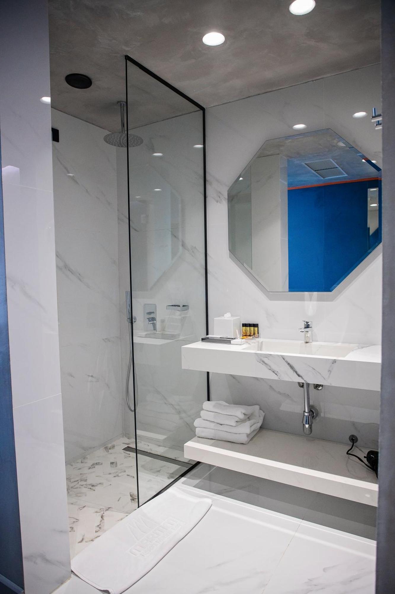 Vlorë Maritim Marina Bay Resort Spa & Casino Adult Friendly מראה חיצוני תמונה Bathroom