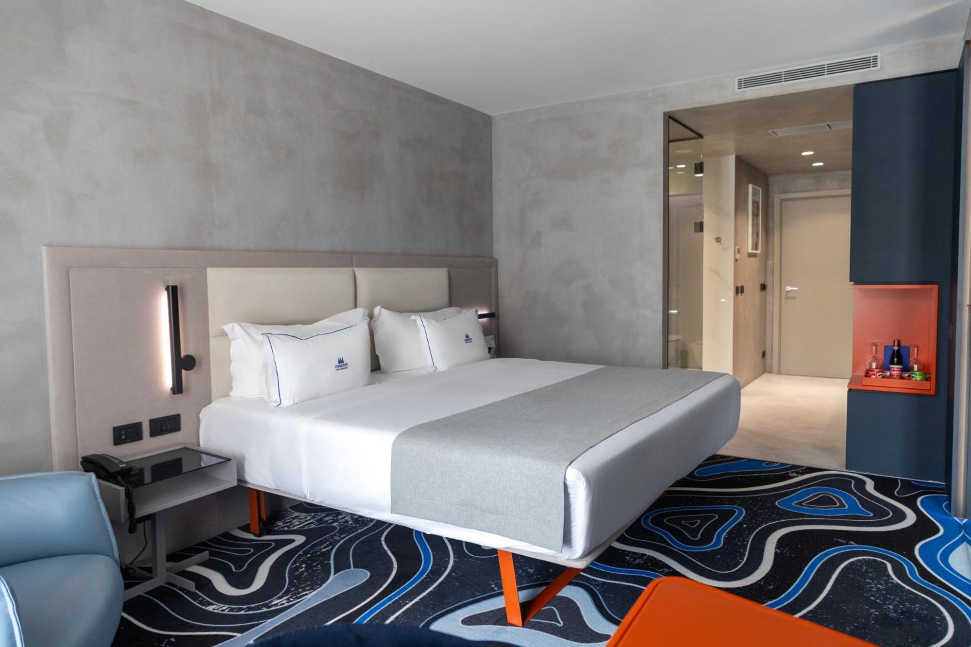 Vlorë Maritim Marina Bay Resort Spa & Casino Adult Friendly מראה חיצוני תמונה A room at the hotel
