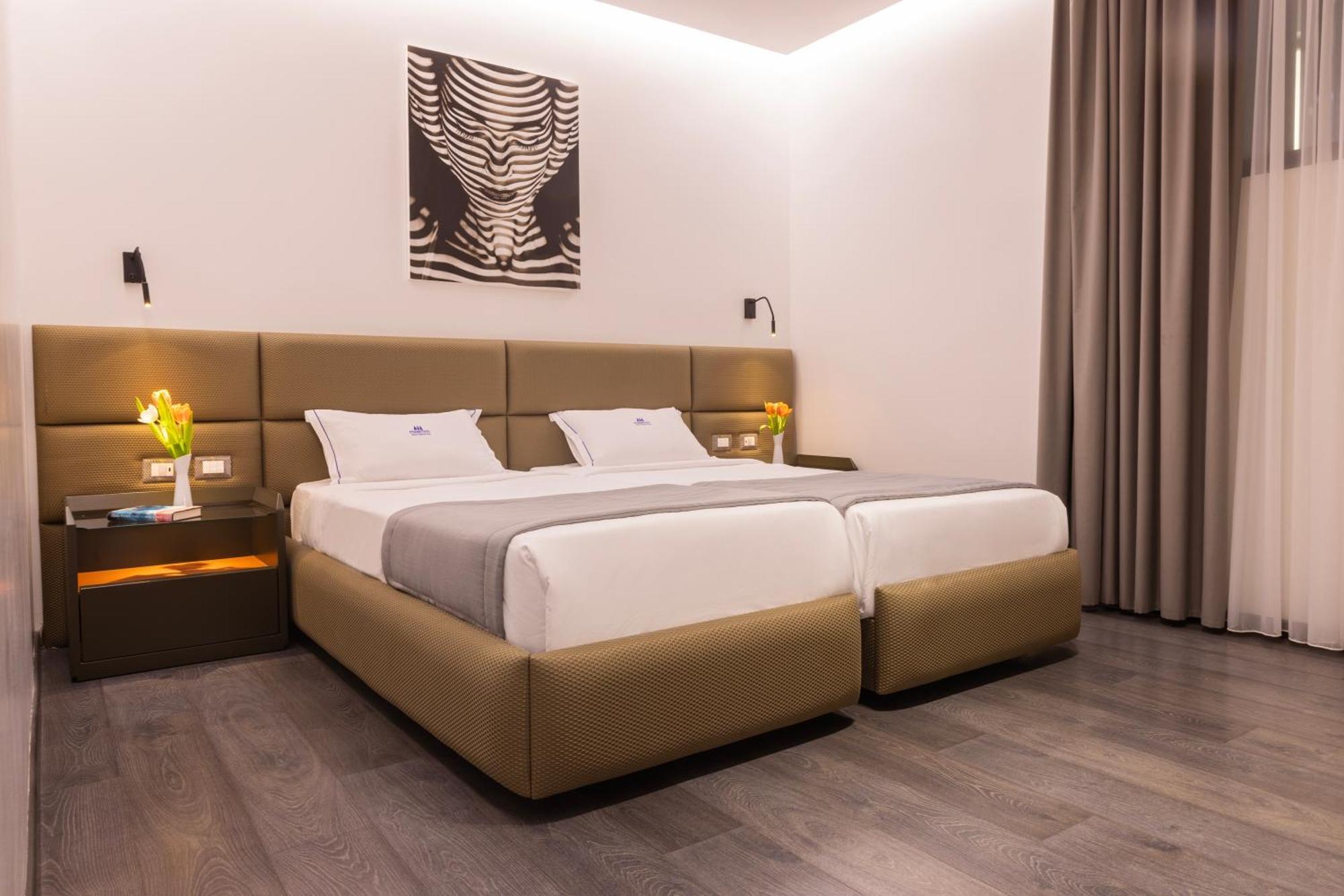 Vlorë Maritim Marina Bay Resort Spa & Casino Adult Friendly מראה חיצוני תמונה A room at the hotel