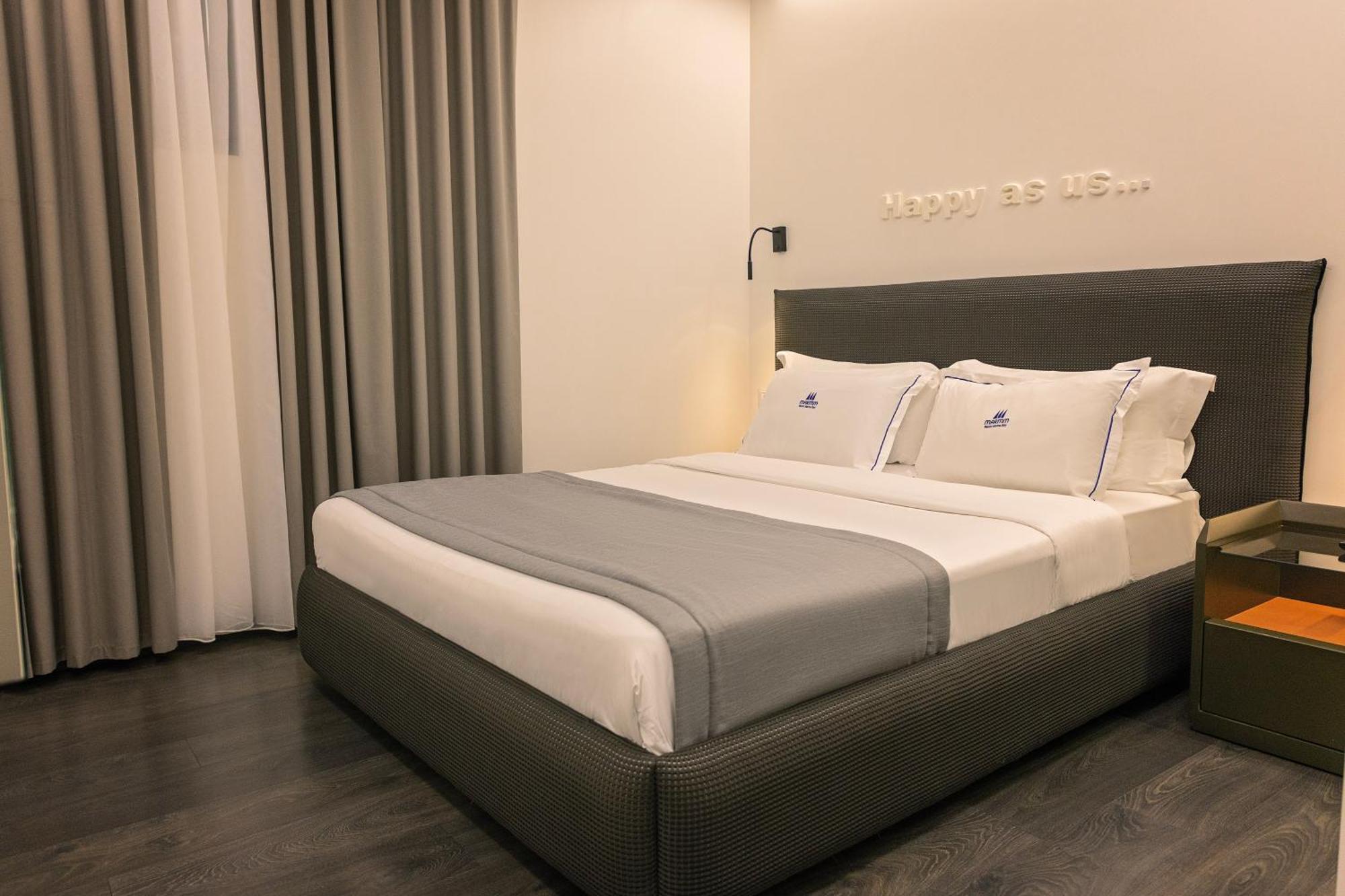 Vlorë Maritim Marina Bay Resort Spa & Casino Adult Friendly מראה חיצוני תמונה A room at the hotel
