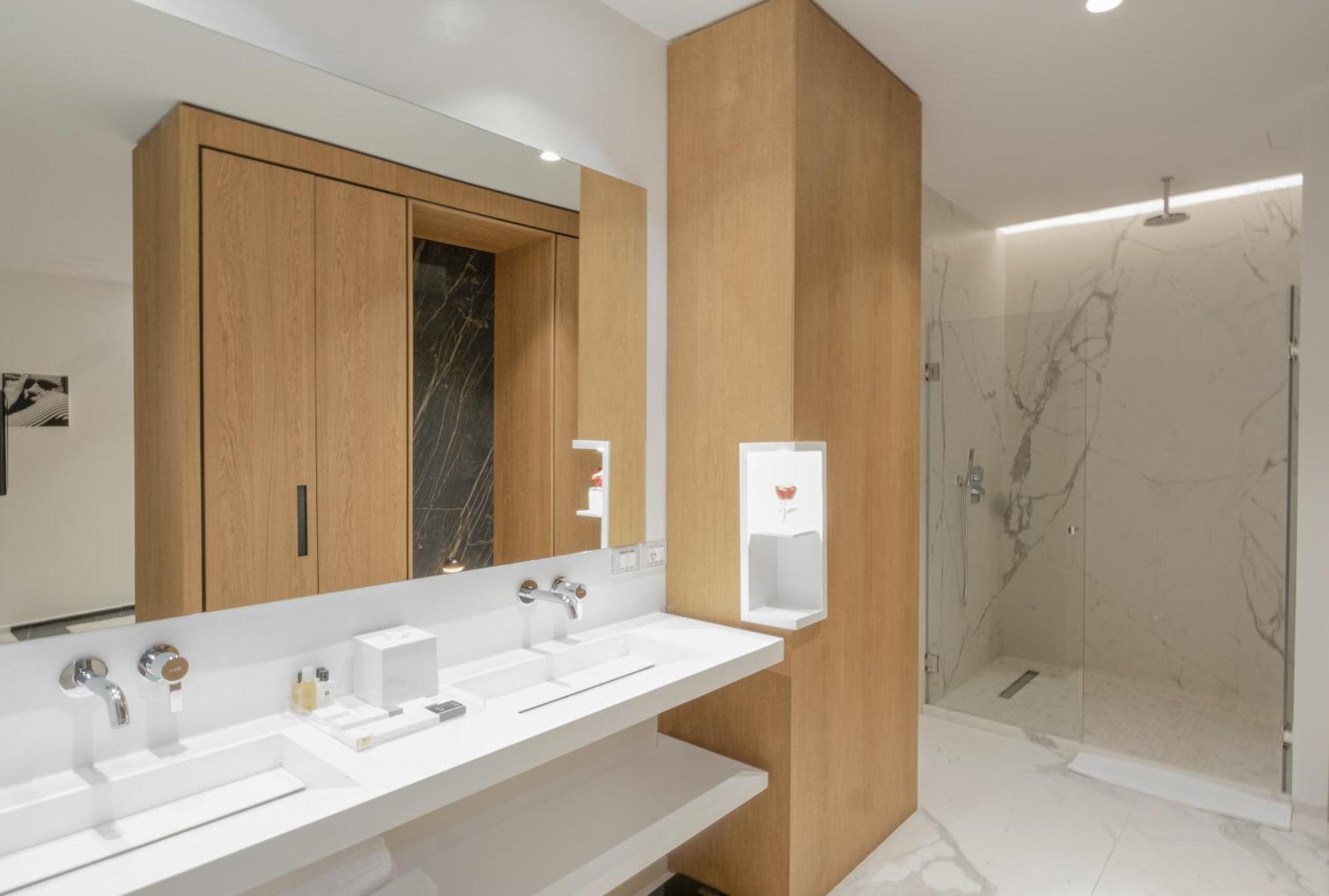 Vlorë Maritim Marina Bay Resort Spa & Casino Adult Friendly מראה חיצוני תמונה Bathroom