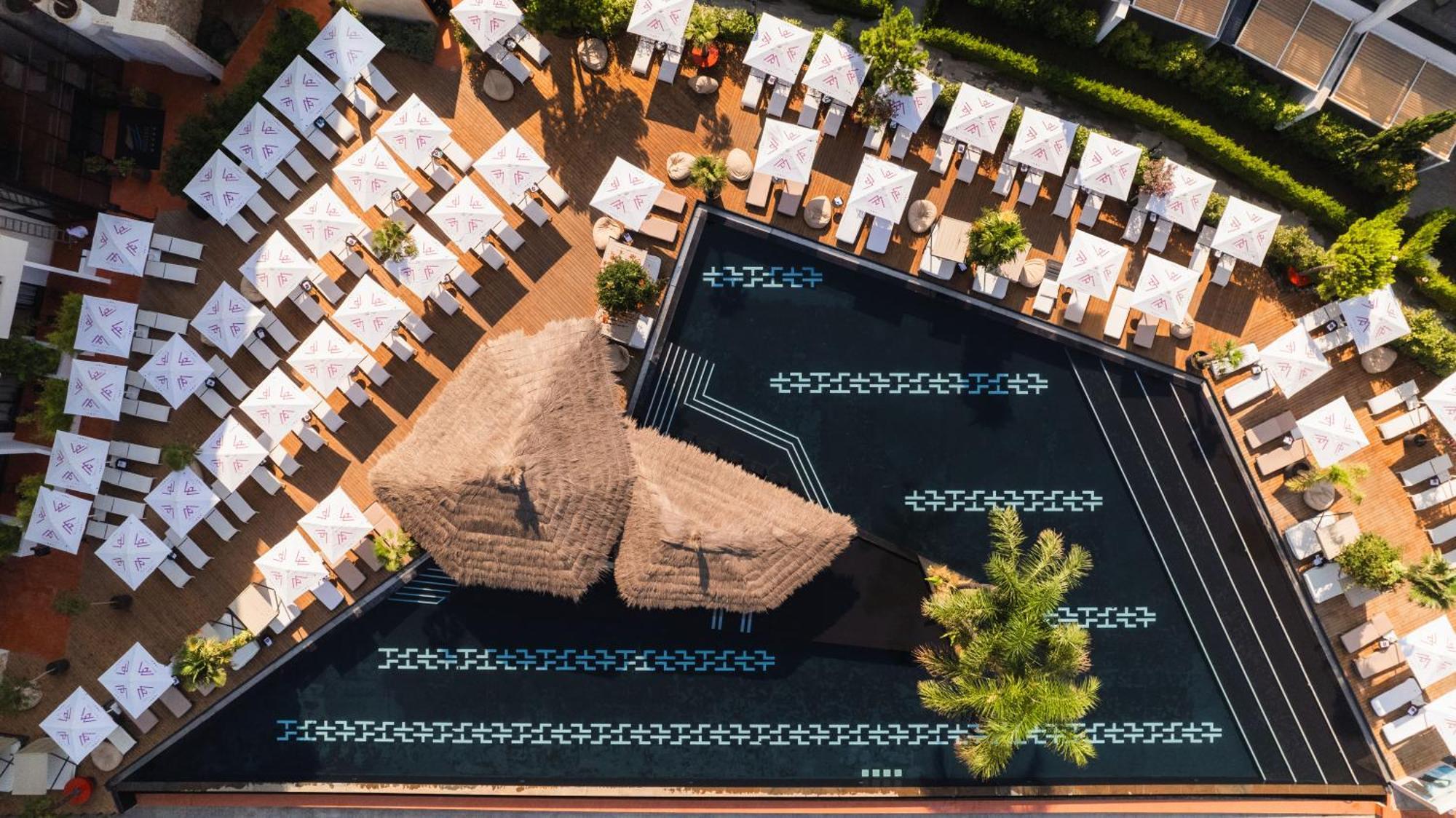 Vlorë Maritim Marina Bay Resort Spa & Casino Adult Friendly מראה חיצוני תמונה The rooftop pool at the Hotel