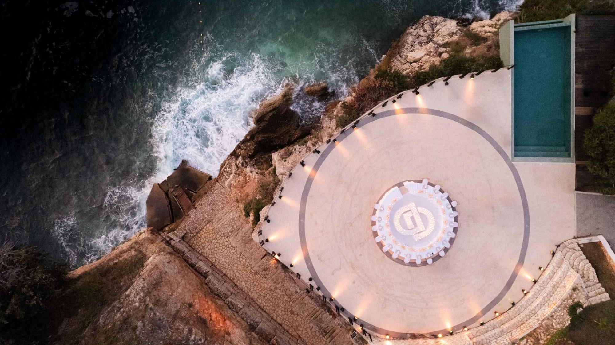 Vlorë Maritim Marina Bay Resort Spa & Casino Adult Friendly מראה חיצוני תמונה Aerial view of the temple