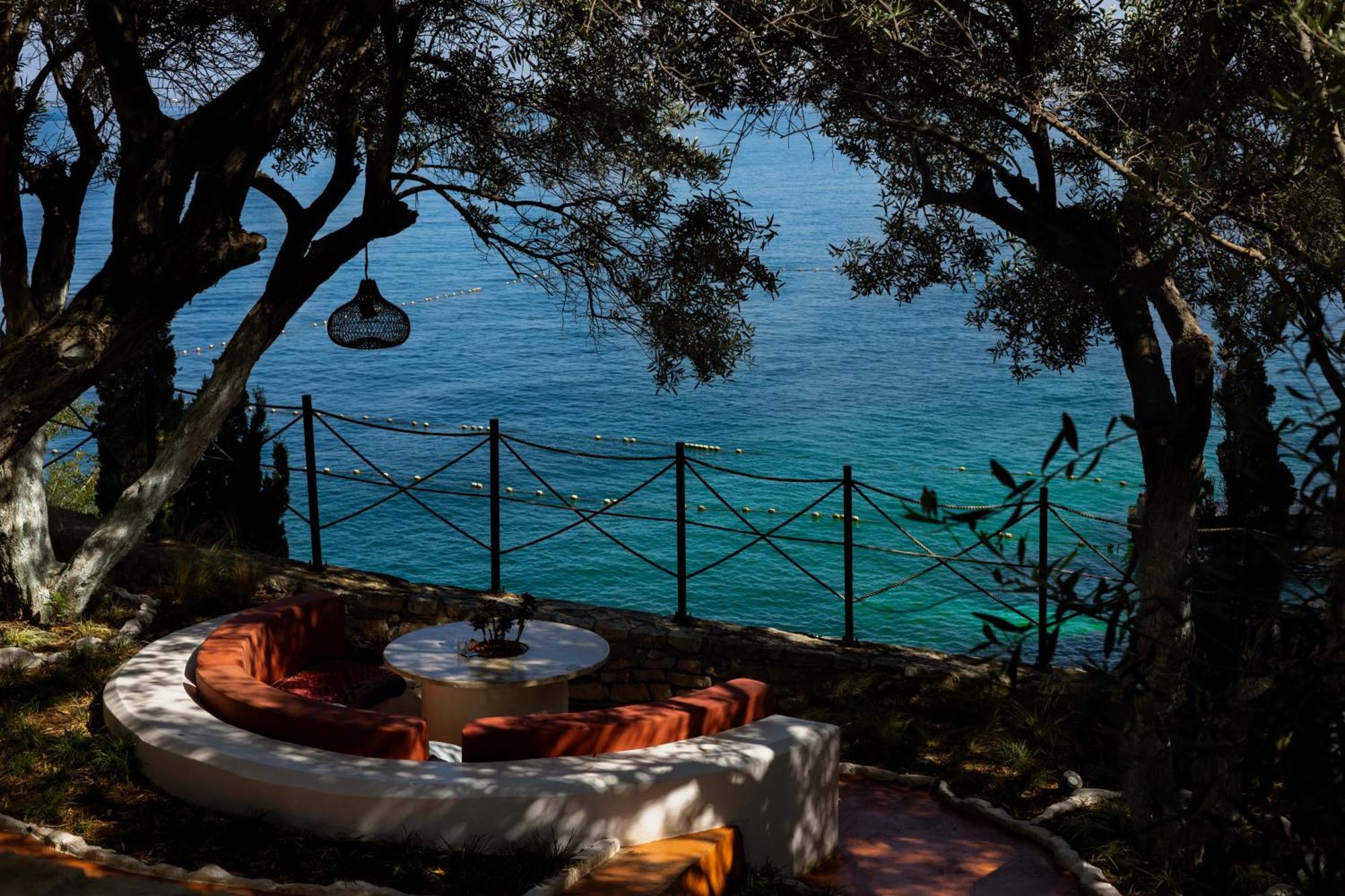 Vlorë Maritim Marina Bay Resort Spa & Casino Adult Friendly מראה חיצוני תמונה A view of the sea from the restaurant